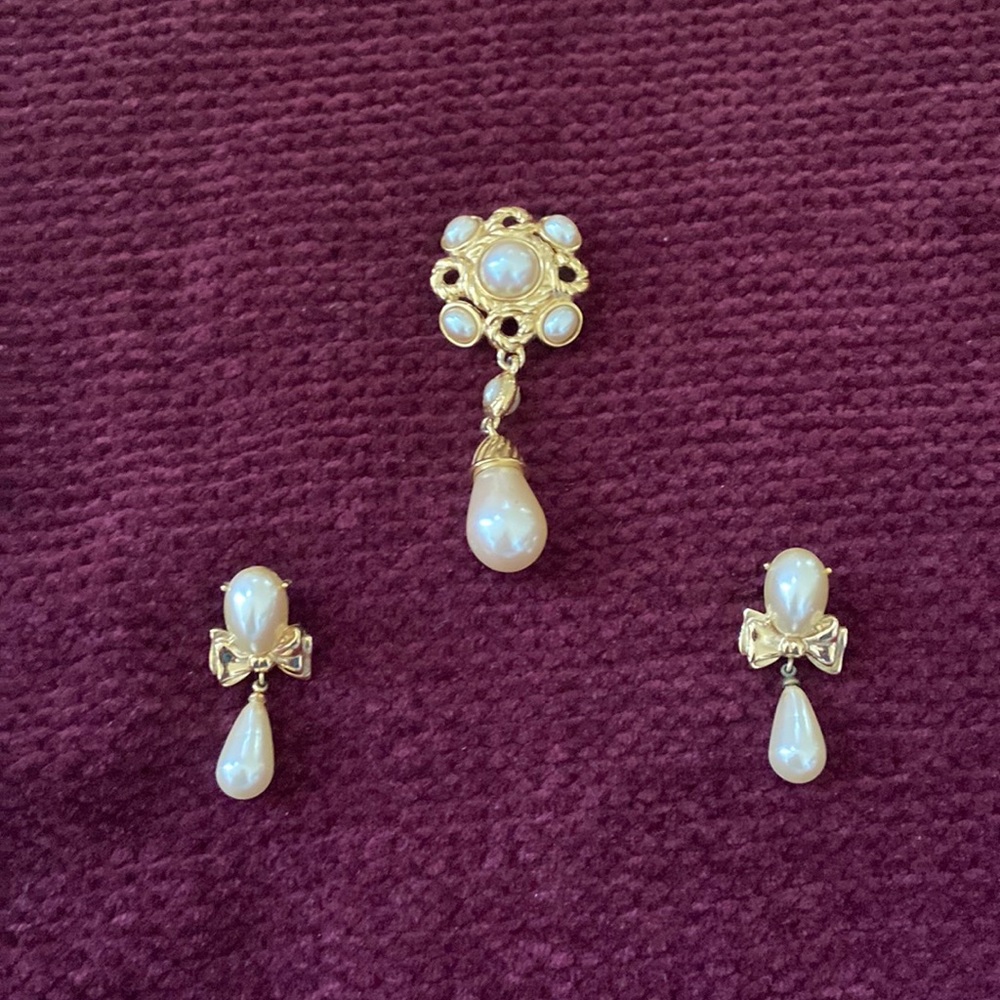 Costume Jewelry Pin + Earrings Set